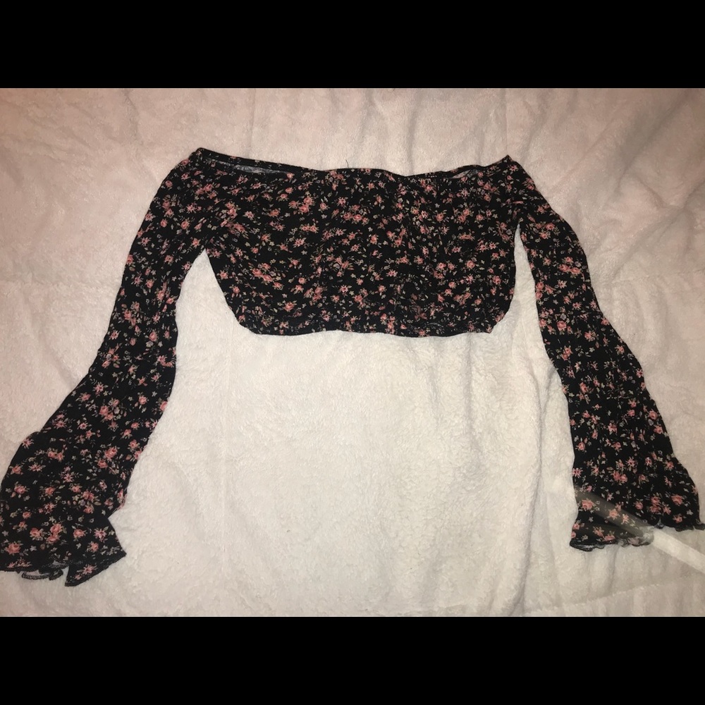 Black Flowered Flowy Sleeve Crop Top by LA Hearts
